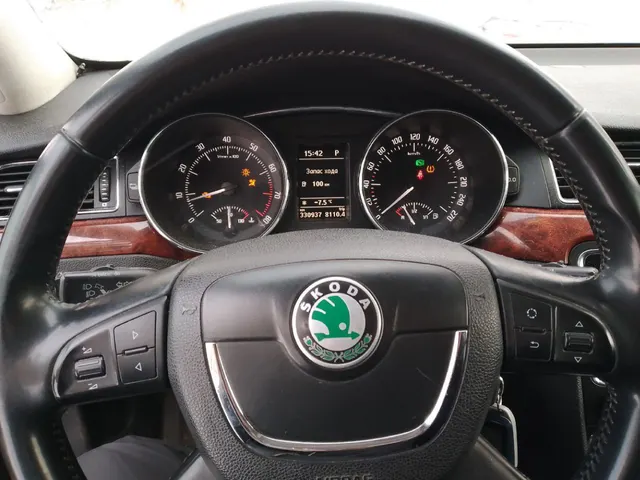 SKODA Superb, год выпуска: 2012 г., идентификационный номер (VIN): TMBAB63T0D9020693.