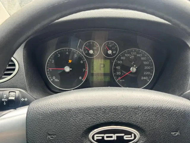 Автомобиль марки FORD