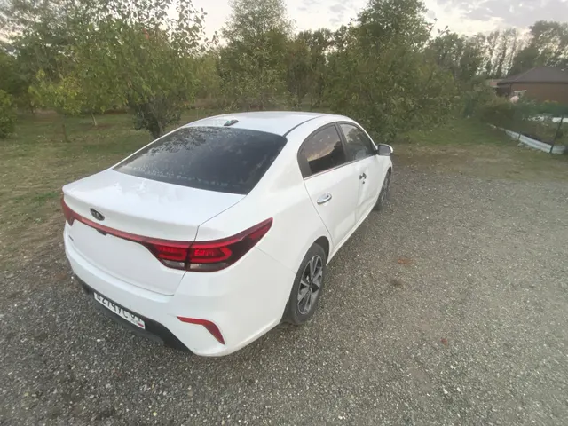 Легковой автомобиль марки: KIA, модель: Rio, год выпуска: 2019 г., идентификационный номер (VIN): Z94C341BBKR139854. В залоге у ПАО Совкомбанк.