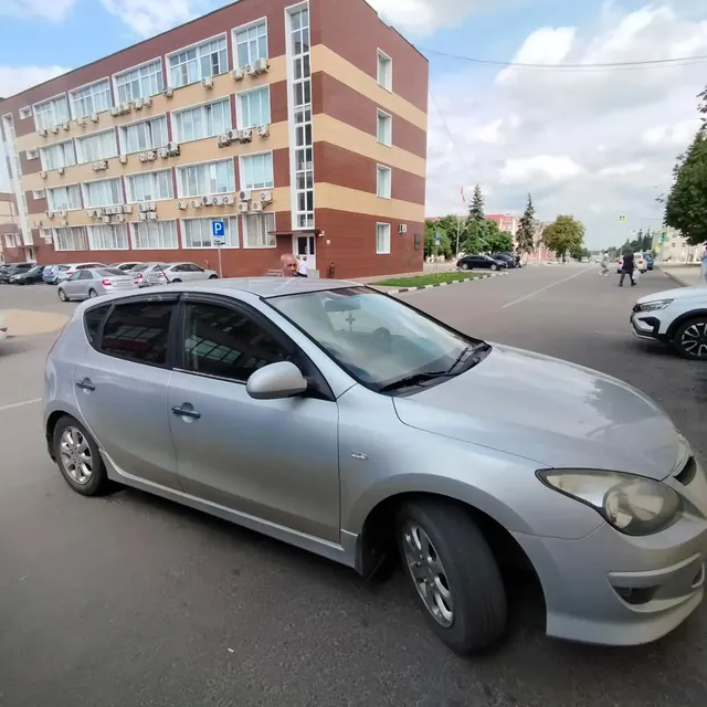 Автомобиль марки HYUNDAI модель i30 2010 г.в. VIN-номер TMADB51DBBJ142573