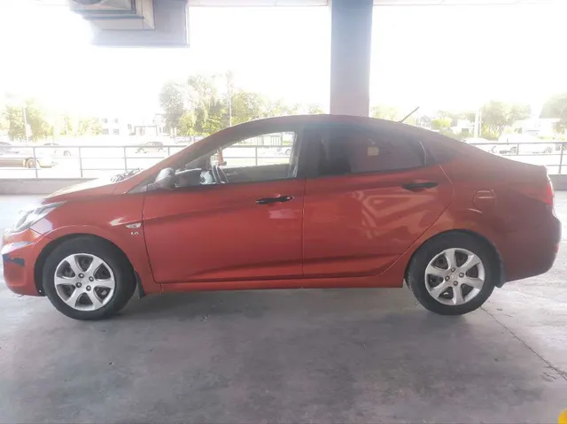 Автомобиль марки HYUNDAI модель Solaris 2013 г.в. VIN-номер Z94CT41DADR245271. В залоге у ПАО «Совкомбанк».
