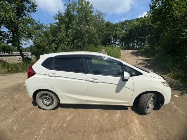 Автомобиль марки HONDA модель FIT 2013 г.в. номер кузова GK3-1000841
