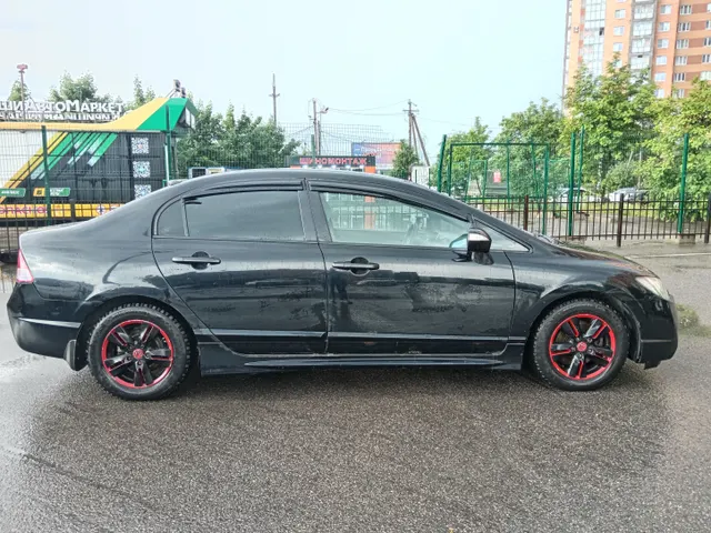 Транспортное средство (легковой автомобиль) марки: HONDA модель: Civic, годвыпуска: 2008 г., идентификационный номер (VIN): NLAFD75308W070612. В залоге у ПАО "Совкомбанк".