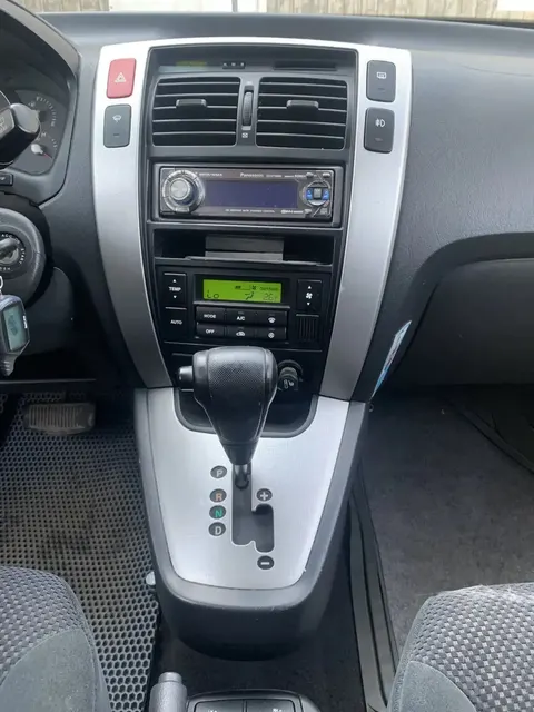 Автомобиль марки HYUNDAI модель TUCSON, 2006 г.в. VIN-номер KMHJN81BP6U469061