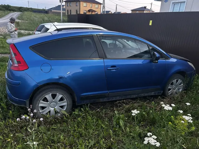 Автомобиль марки CITROEN модель C4 2009 г.в. VIN-номер VF7LANFUL9Y585052