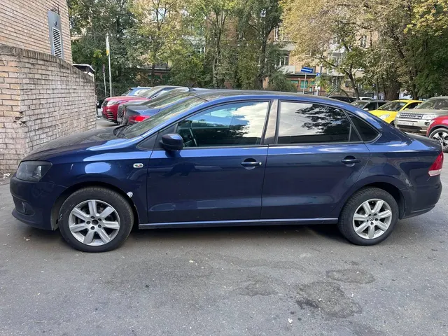 Автомобиль марки VOLKSWAGEN модель Polo 2012 г.в. VIN-номер XW8ZZZ61ZDG032318 - предмет залога ПАО "Совкомбанк"