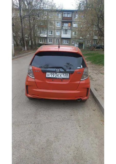 Легковой автомобиль марки: ТС HONDA FIT, год выпуска 2011; кузов GE8-1508422, находится в залоге у ПАО «Совкомбанк».