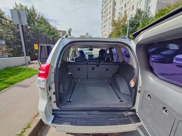 Автомобиль марки TOYTA LAND CRUISER модель 150 ( PRADO) 2012 г.в. VIN-номер JTEBH3FJ20K080744. Является предметом залога ПАО "СОВКОМБАНК" (ИНН: 4401116480, ОГРН: 1144400000425).