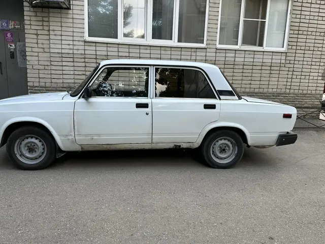 Автомобиль марки LADA модель 21074 2011 г.в. VIN-номер XTA210740BY010471 (залог ПАО Совкомбанк)