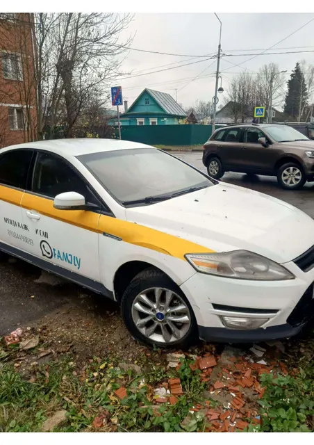 Автомобиль марки FORD модель Mondeo, 2014 г.в., VIN-номер X9FDXXEEBDEP76738, находится в залоге у ПАО «СОВКОМБАНК».
