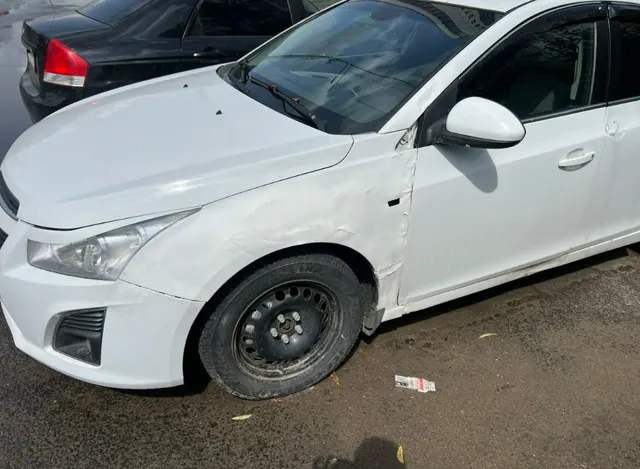 Легковой автомобиль марки: Chevrolet, модель: Cruze KL1J, год выпуска: 2013 г., идентификационный номер (VIN): XUFJF685JD3019527. Является предметом залога ПАО "Совкомбанк"