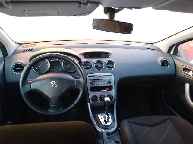 автомобиль марки PEUGEOT модель 308 2012 г.в. VIN- номер Z8T4C5FS9CM000951