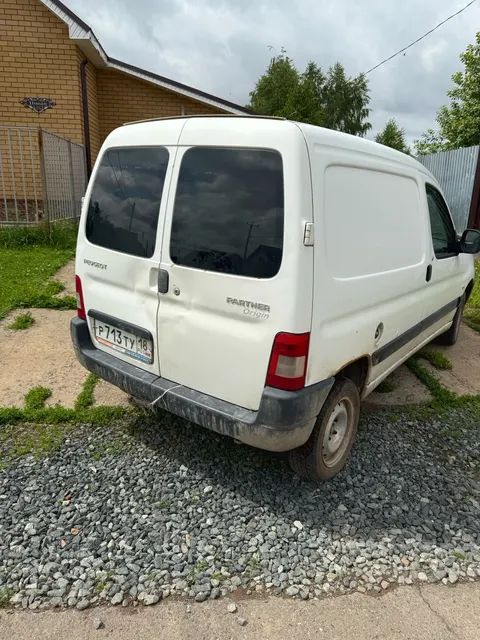 Автомобиль марки PEUGEOT модель Partner 2008 г.в., VIN: VF3GCKFWC8N040752. Залогодержатель- ПАО "Совкомбанк".