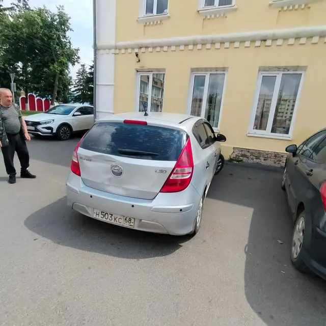 Автомобиль марки HYUNDAI модель i30 2010 г.в. VIN-номер TMADB51DBBJ142573