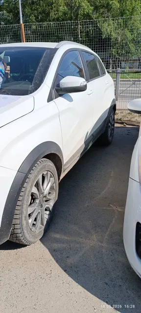 Автомобиль марки LADA модель XRAY, 2019 г.в., VIN-номер XTAGAB440L1247087 (является предметом залога ПАО «СОВКОМБАНК»).