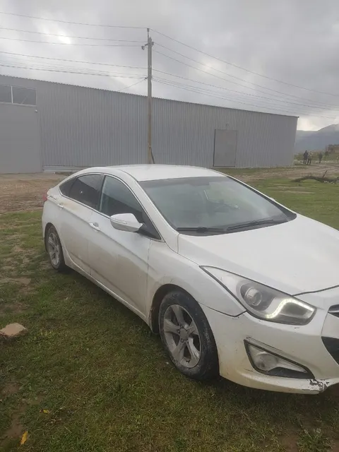 Автомобиль марки HYUNDAI модель i40 2013 г.в. VIN-номер XWELB41CBD0001615
