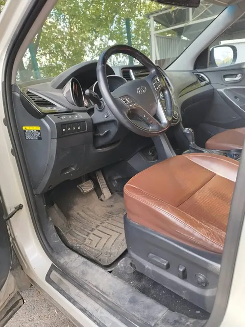 Автомобиль марки HYUNDAI модель SantaFe 2013 г.в. VIN-номер KMHSW81XDDU046664