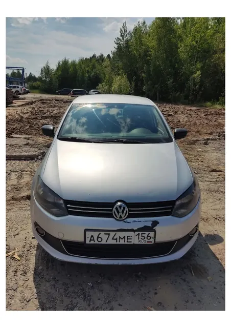 Автомобиль марки VOLKSWAGEN модель POLO 2014 г.в. VIN-номер XW8ZZZ61ZEG069890. Находится в залоге у ПАО «Совкомбанк».