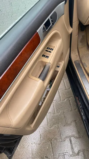 Автомобиль ФОЛЬКСВАГЕН TOUAREG 2005 г.в. VIN-номер WVGZG77L85D072698
