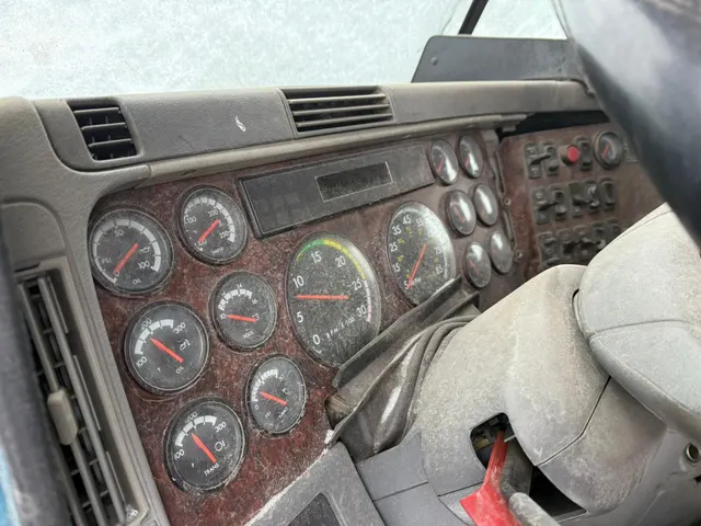 транспортное средство - фрейтлайнер ST120064ST, 2005 г.в., грз В002КА190, VIN 1FUJBBCK25LN52718