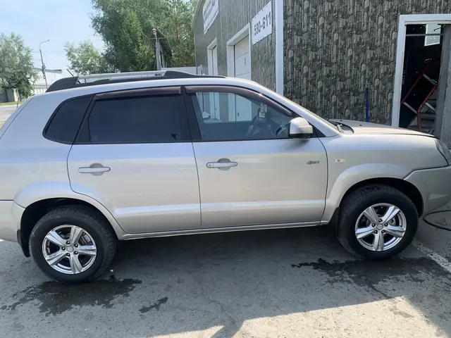 Автомобиль марки HYUNDAI модель TUCSON, 2006 г.в. VIN-номер KMHJN81BP6U469061