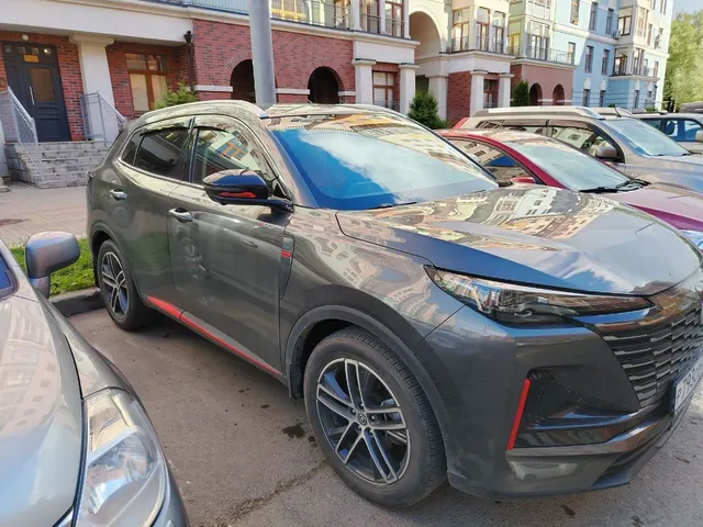Легковой автомобиль марки: CHANGAN, модель: UNI-S, год выпуска: 2024г., идентификационный номер (VIN): LS4ASE2E4RA265677. В залоге у ПАО «Совкомбанк».