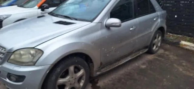 Автомобиль марки MERCEDES модель BENZ ML 350 2007 г.в. VIN-номер WDC1641861A284181, находится в залоге ПАО "Совкомбанк"