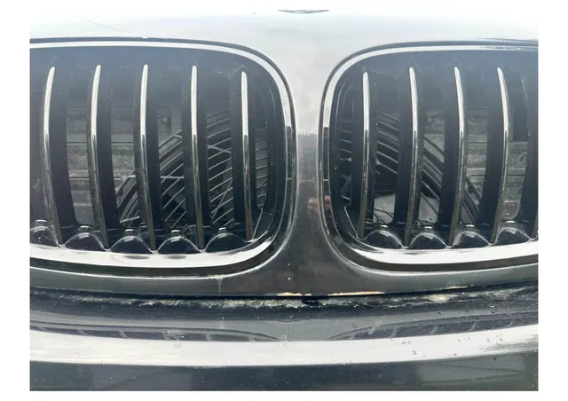 Автомобиль марки БМВ модель Х5 2005 г.в. VIN-номер 5UXFA13555LY20065; Является предлогом залога ПАО «Совкомбанк»