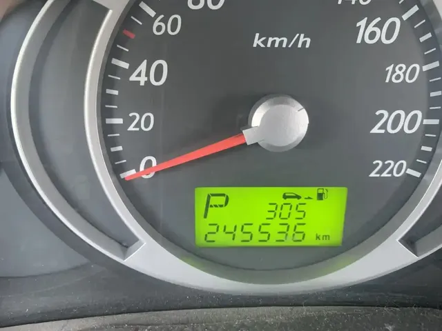 Автомобиль марки HYUNDAI модель TUCSON, 2006 г.в. VIN-номер KMHJN81BP6U469061