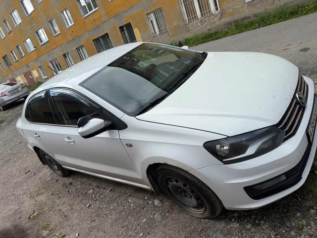 автомобиль легковой Фольцваген Поло рег. знак А364УР51, 2015 г.в., цвет белый, VIN XW8ZZZ61GG011456