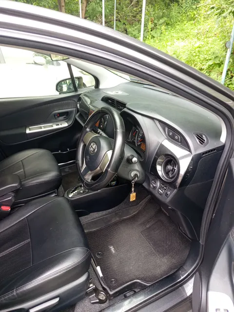 Автомобиль легковой марки: TOYOTA, модель: Vitz, год выпуска: 2015 г., кузов №: KSP130-2155656