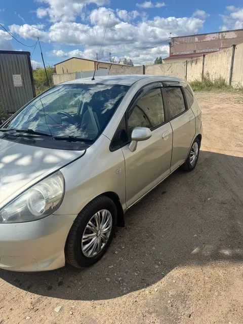 Легковой автомобиль марки ХОНДА модель ФИТ 2006 г.в. номер кузова GD12332635, идентификационный номер (VIN): отсутствует