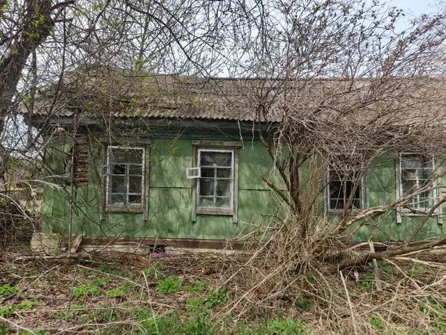 жилое здание с кадастровым номером 27:08:0010809:219 на земельном участке кадастровый номер 27:08:0010809:174, площадью жилого здания – 55,6 кв.м.; земельный участок- 8500 кв.м;
