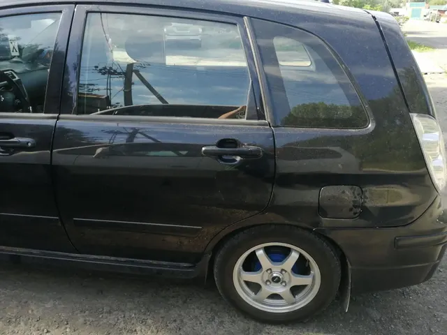 Разукомалектованный автомобиль марки SUZUKI модель Liana 2006 г.в. VIN-номер JSAERD31S00350819 (в залоге у ПАО "Совкомбанк")