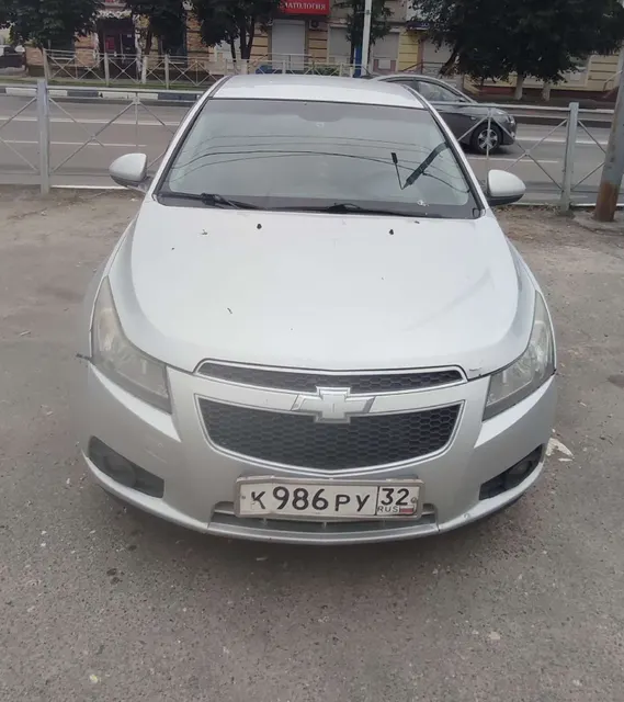 Автомобиль марки CHEVROLET модель Cruze 2010 г.в. VIN-номер XUFJF696JA3004851. В залоге ПАО «Совкомбанк».