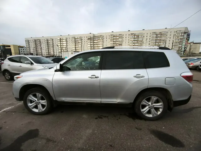 Легковой автомобиль марки: TOYOTA, модели: Highlander, год выпуска: 2012 г., идентификационный номер (VIN): JTEES42A402193542
