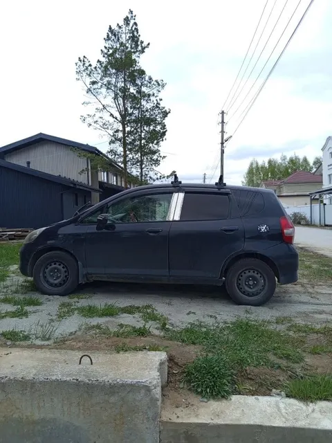 Автомобиль марки HONDA модель fit, 2002 г.в., номер кузова: GD21010162.