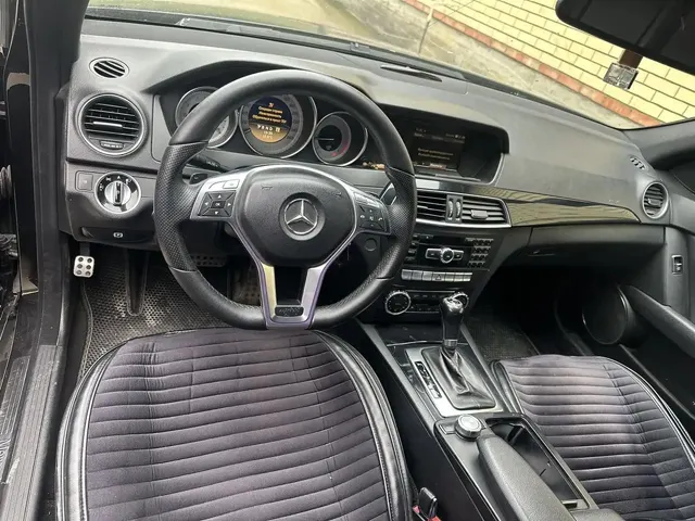 Автомобиль марки MERCEDES модель C-180 2011 г.в. VIN-номер WDD2040491A540892. Залогодержатель: ПАО Совкомбанк