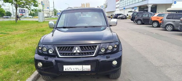 Автомобиль марки MITSUBISHI модель Pajero 2005 г.в. VINномер JMBMYV65W6J000116. Имущество находится в залоге у ПАО Совкомбанк.