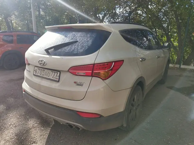 Автомобиль марки HYUNDAI модель SantaFe 2013 г.в. VIN-номер KMHSW81XDDU046664