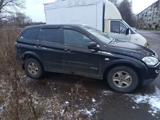 Легковой автомобиль марки: SSANG YONG, модель: Kyron II, год выпуска: 2011 г., № шасси (рамы): KPTSOA1KSBP142776, кузов №: Z8US0A1KSB0011925, идентификационный номер (VIN): Z8US0A1KSB0011925. В залоге у ПАО «Совкомбанк».