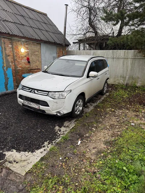 Автомобиль марки MITSUBISHI модель Outlander 2013 г.в. VIN-номер Z8TXTGF3WDM012856