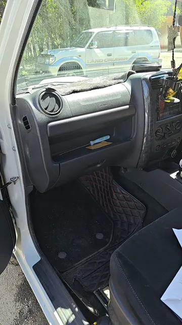 Автомобиль марки SUZUKI модель Jimny; номер шасси JB23W-538034; год выпуска: 2008