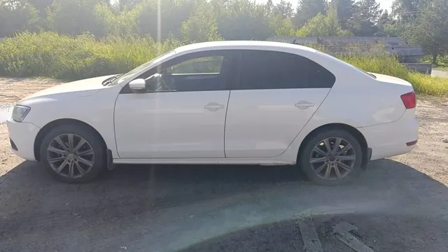 Автомобиль марки VOLKSWAGEN модель Jetta 2012 г.в. VIN-номер WVWZZZ16ZDV000860