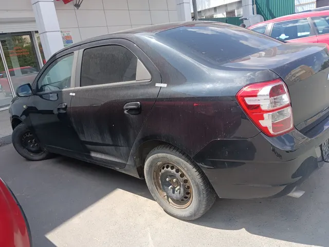 Легковой автомобиль марки: Chevrolet, модель: Cobalt, идентификационный номер (VIN): XWBJF69VJDA029081, кузов №: XWBJF69VJDA029081. Имущество находится в залоге ПАО "Совкомбанк".