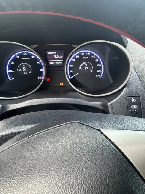 Легковой автомобиль, марка: HYUNDAI, модель: IX35, год изготовления: 2012 г.в., цвет: красный, VIN: TMAJU81BDDJ384851, ПТС: 77 УН 584248, г/н: М754КС76
