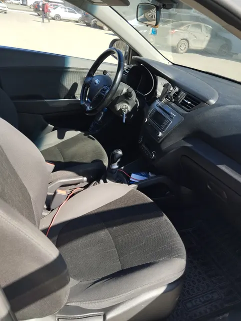 Легковой автомобиль марки: KIA, модель: Rio, год выпуска: 2015 г., кузов №: Z94CC41BAGR284303, идентификационный номер (VIN): Z94CC41BAGR284303.