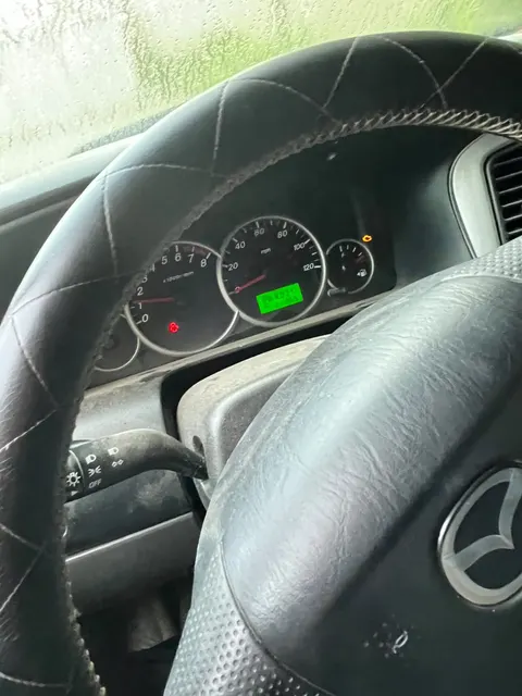 Автомобиль марки MAZDA модель Tribute 2004 г.в. VIN-номер 4F2YZ92Z35KM06052. Имущество обременено залогом в пользу ПАО "СОВКОМБАНК".