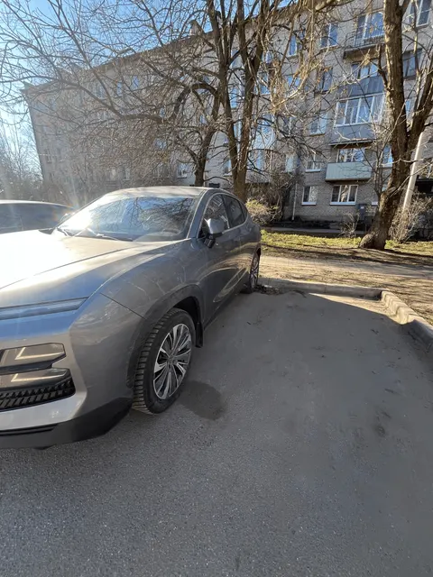 Автомобиль марки JETOUR модель DASHING 2023 г.в., VIN-номер: HJRPBGFB1PB383418. В залоге у ПАО "Совкомбанк".