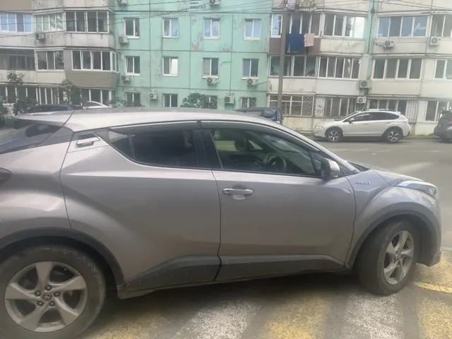 Легковой автомобиль марки: TOYOTA, модели: C-HR HYBRID, год выпуска: 2018, идентификационный номер (VIN): ZYX10-2144760 Имущество находится в залоге ПАО "Совкомбанк"